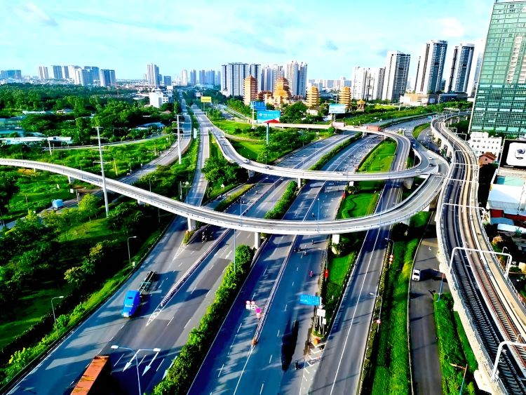 TP.HCM BƯỚC VÀO THỜI KỲ BÙNG NỔ: HƠN 14 TRIỆU DÂN ĐÓN HÀNG LOẠT DỰ ÁN NHƯ CAO TỐC, METRO